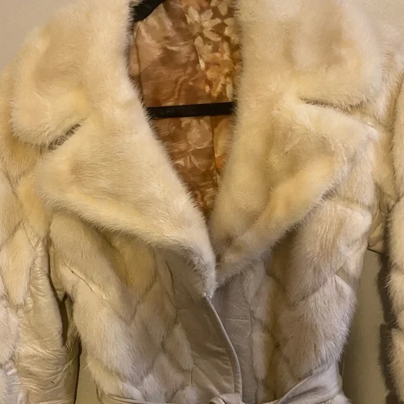 VINTAGE WHITE MINK AND LEATHER COAT - Picture 2 of 15